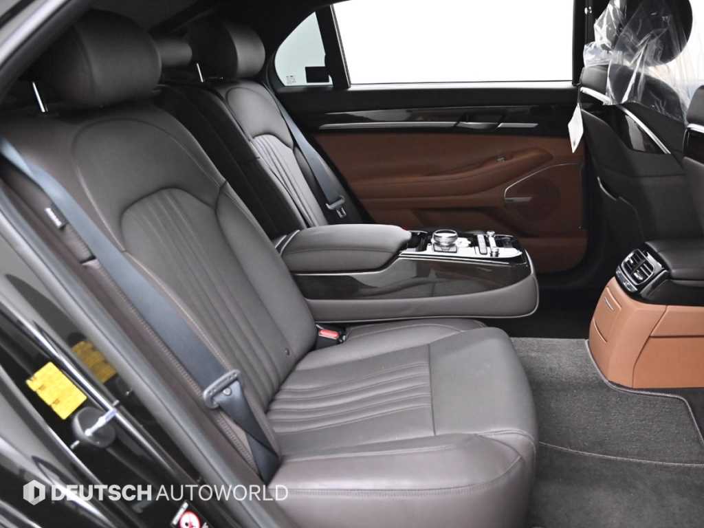 Genesis G90 - Vista 12