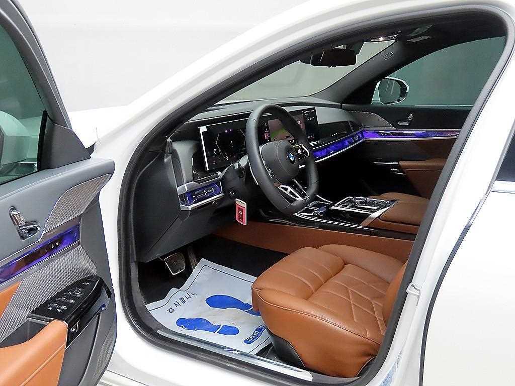 BMW 7 Series - Vista 5