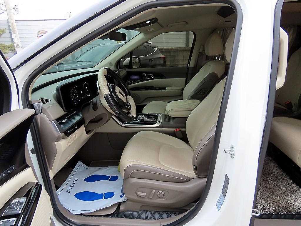 KIA Carnival - Vista 5
