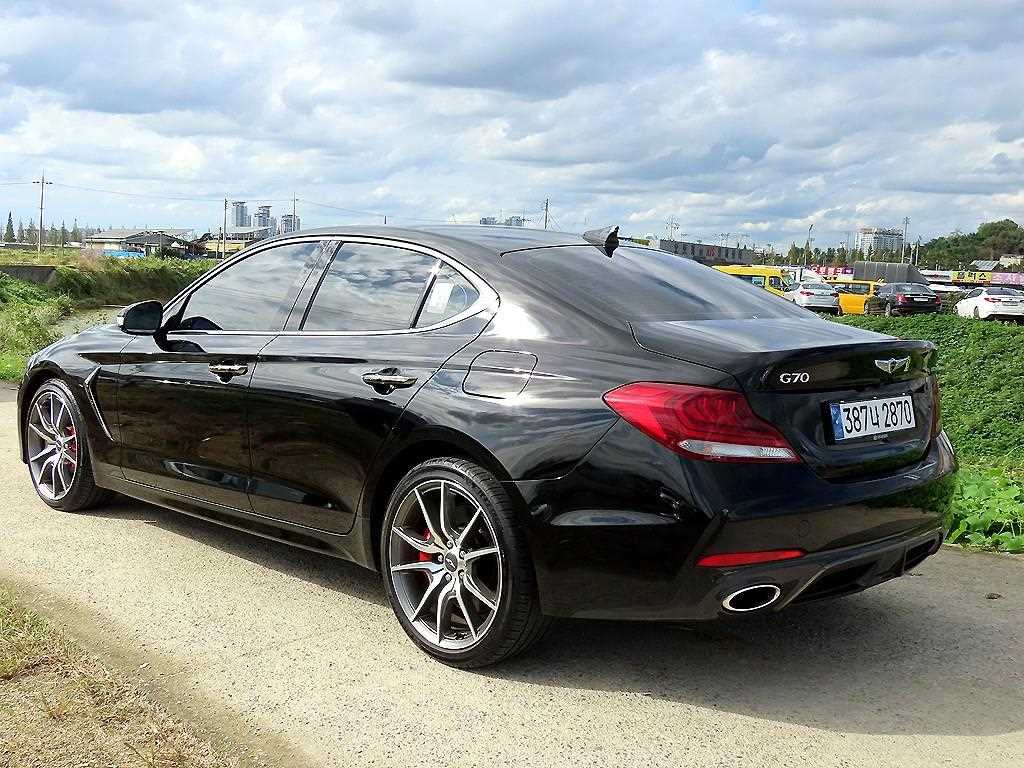 Genesis G70 - Vista 3