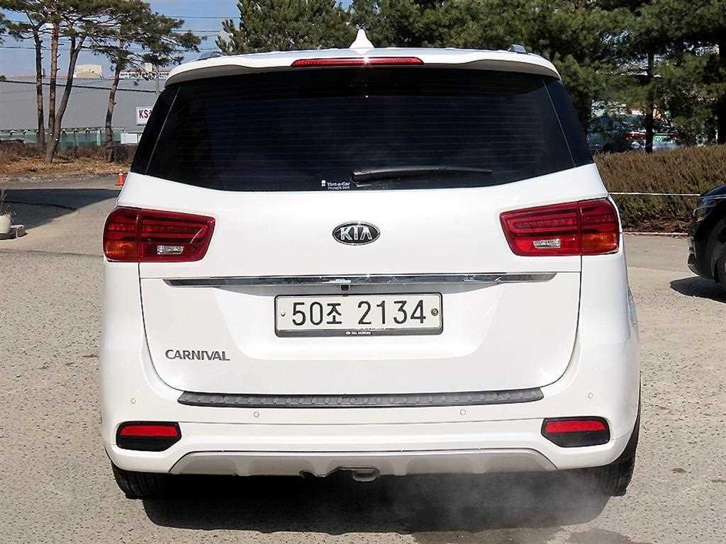KIA Carnival - Vista 4