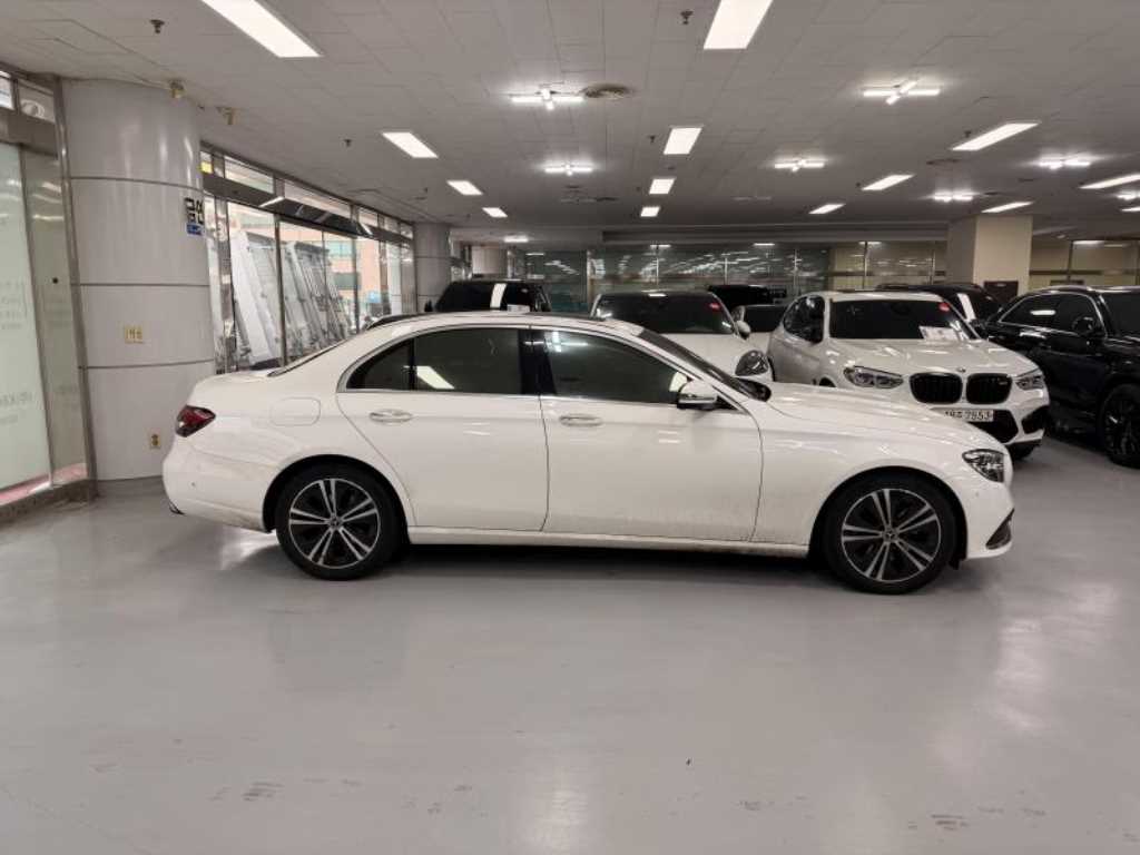 Mercedes Benz E class - Vista 3