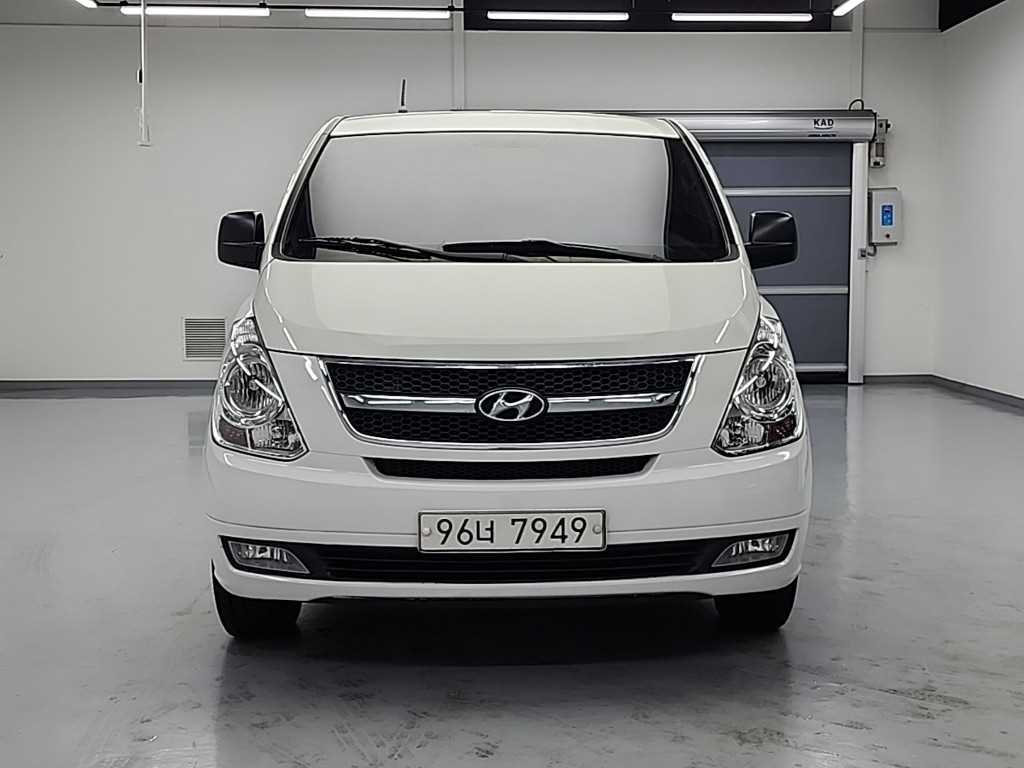 HYUNDAI Starex - Vista 2