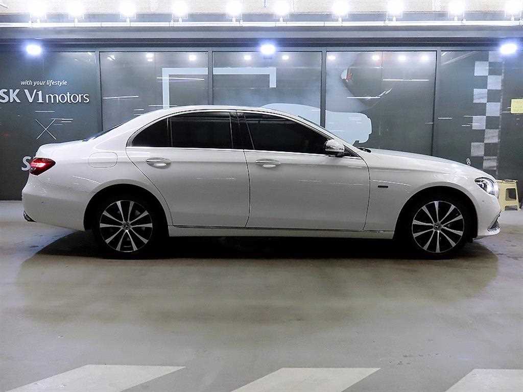 Mercedes Benz E class - Vista 3