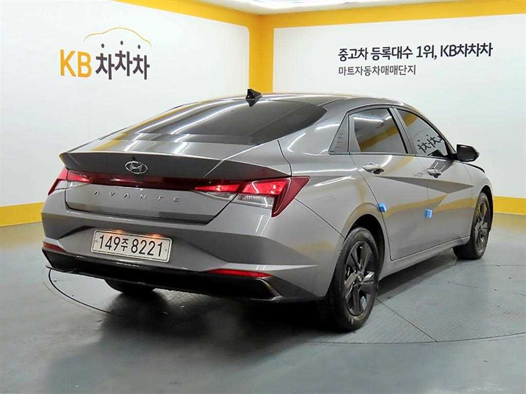HYUNDAI Avante - Vista 4