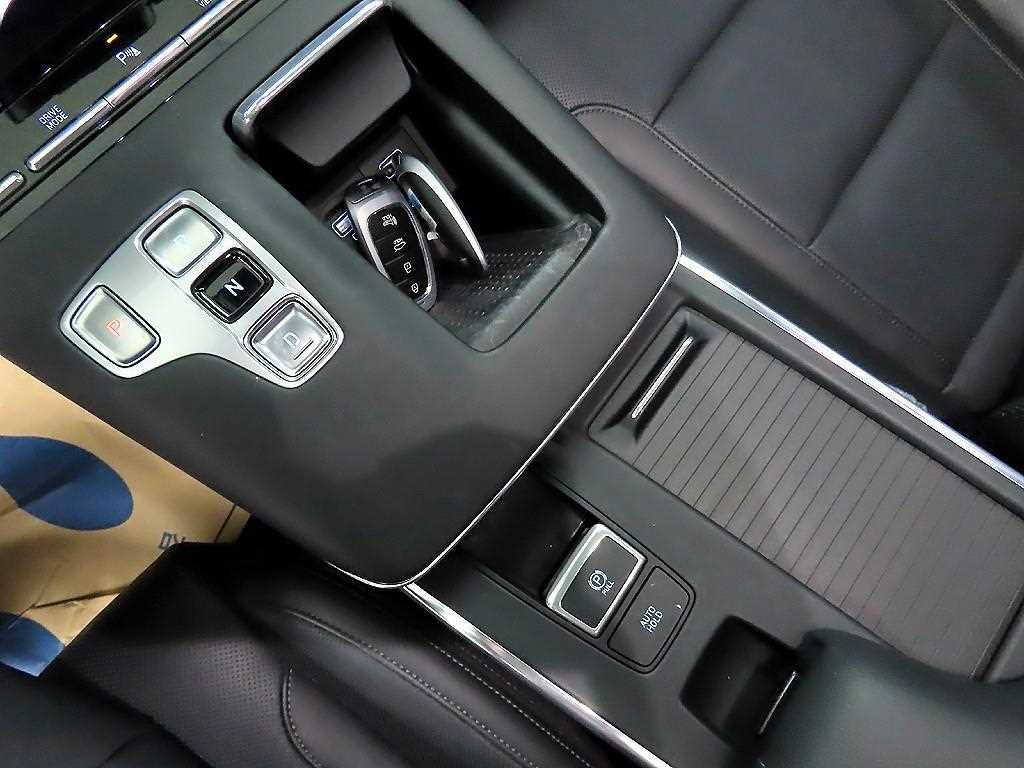 HYUNDAI Grandeur - Vista 10