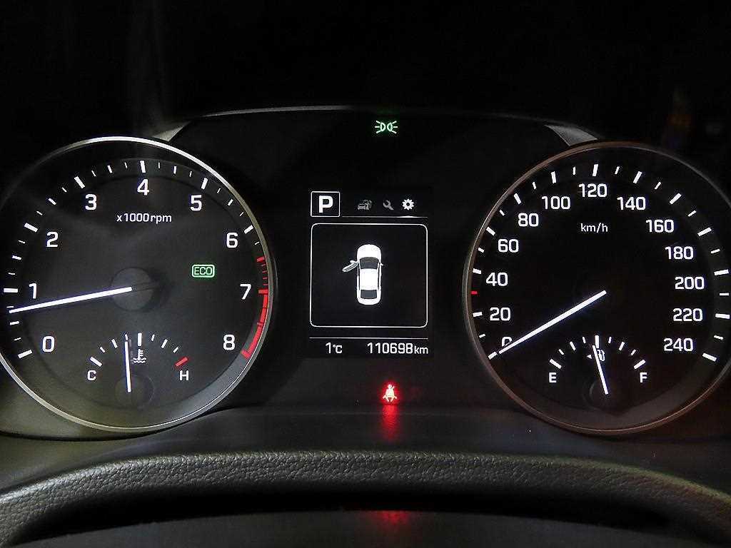 HYUNDAI Avante - Vista 9