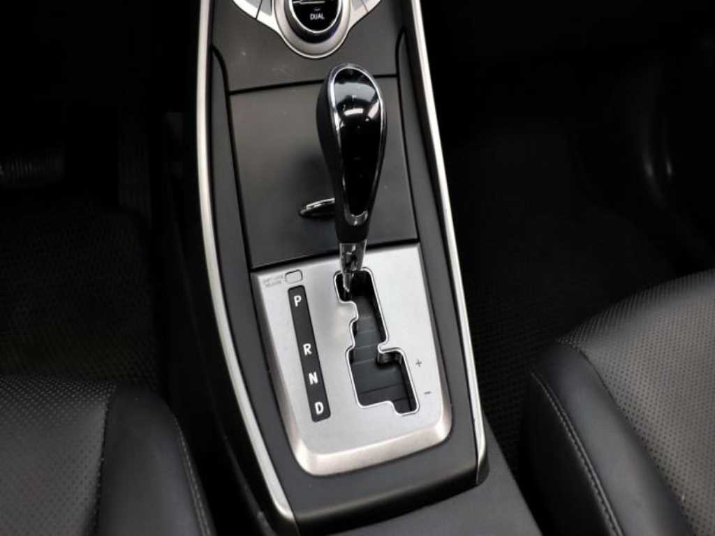 HYUNDAI Avante - Vista 6