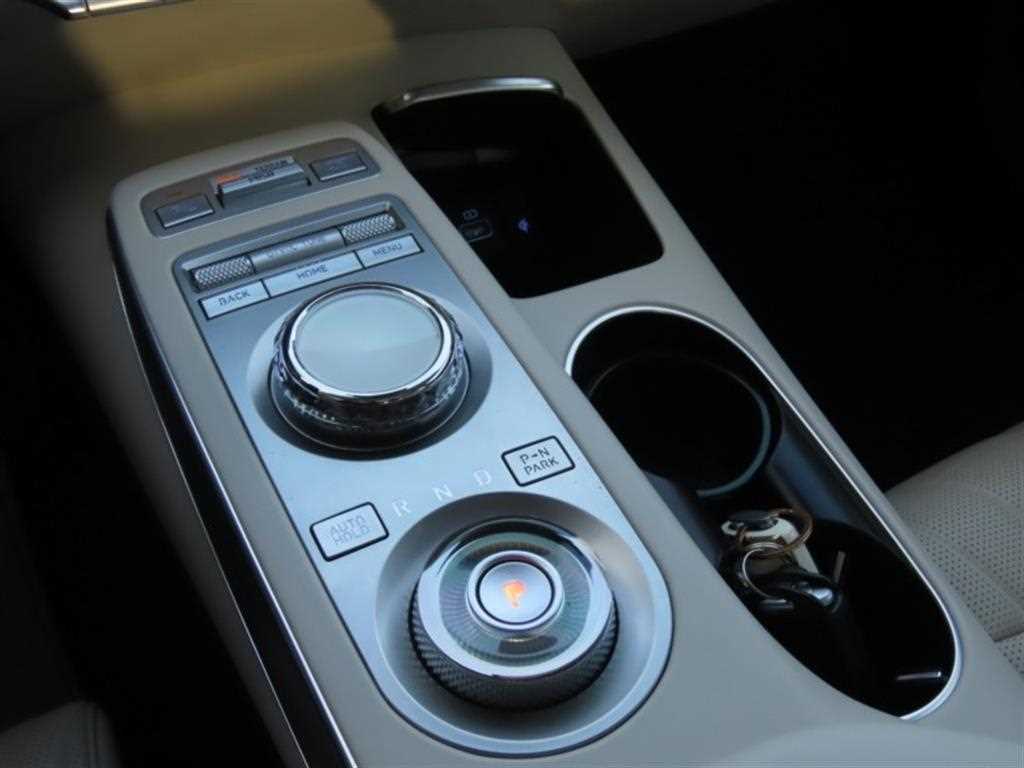 Genesis GV70 - Vista 6