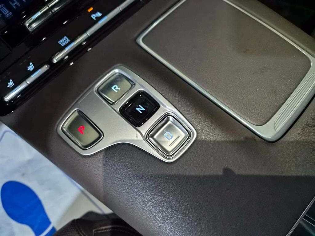 HYUNDAI Grandeur - Vista 11