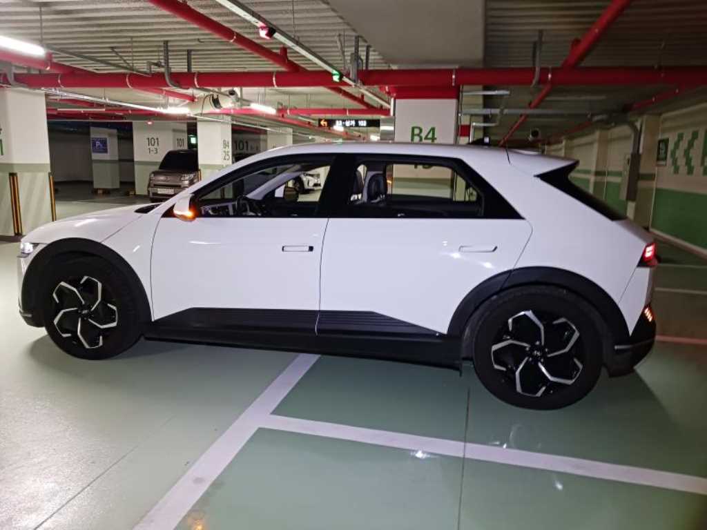 HYUNDAI Ioniq 5 - Vista 8