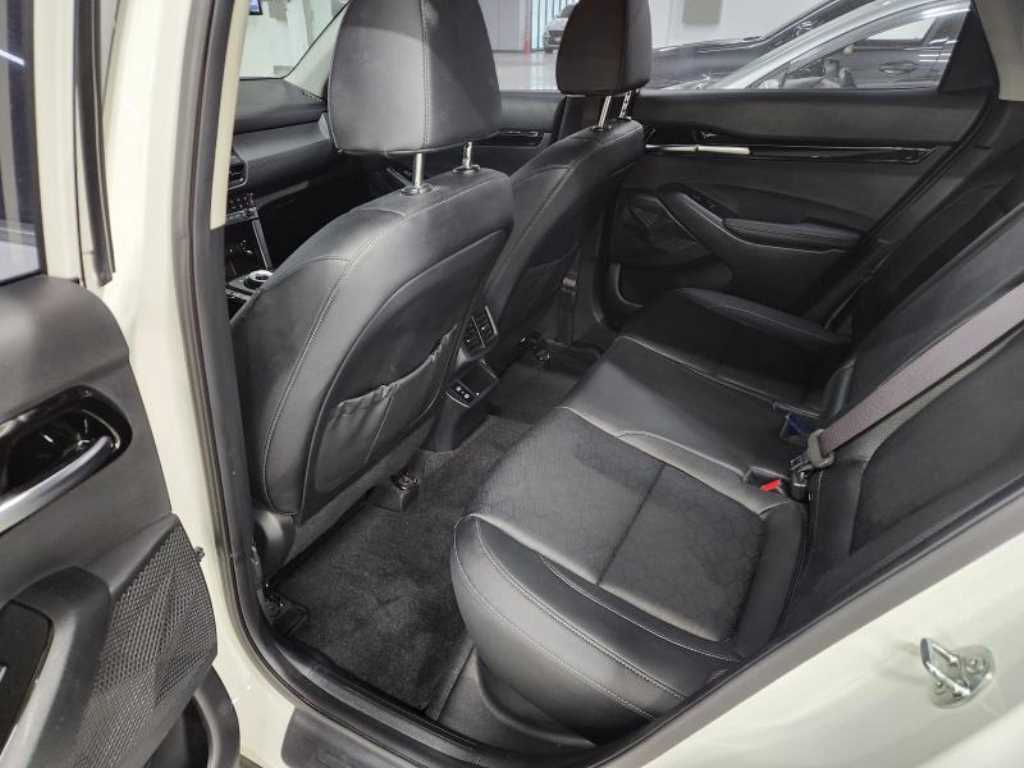 KIA Seltos - Vista 8