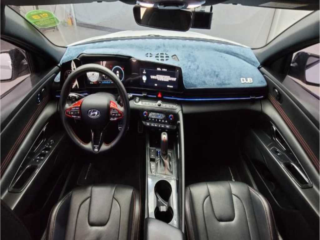 HYUNDAI Avante - Vista 10