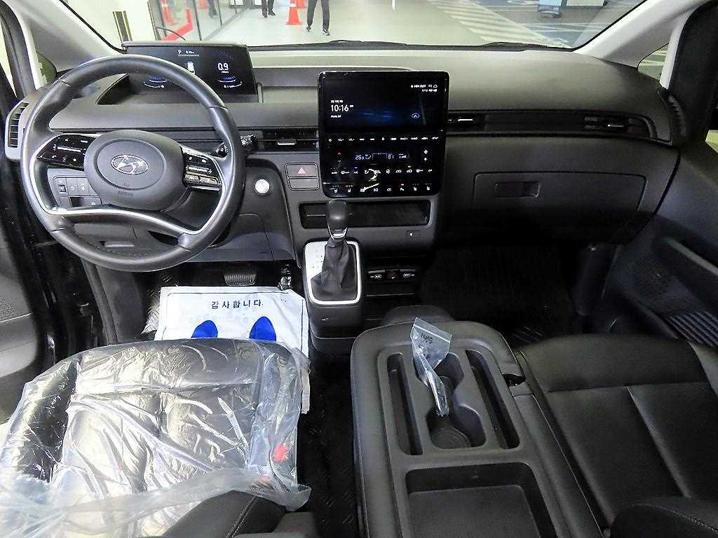 HYUNDAI Staria - Vista 10