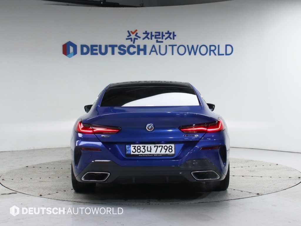 BMW 8 Series - Vista 4