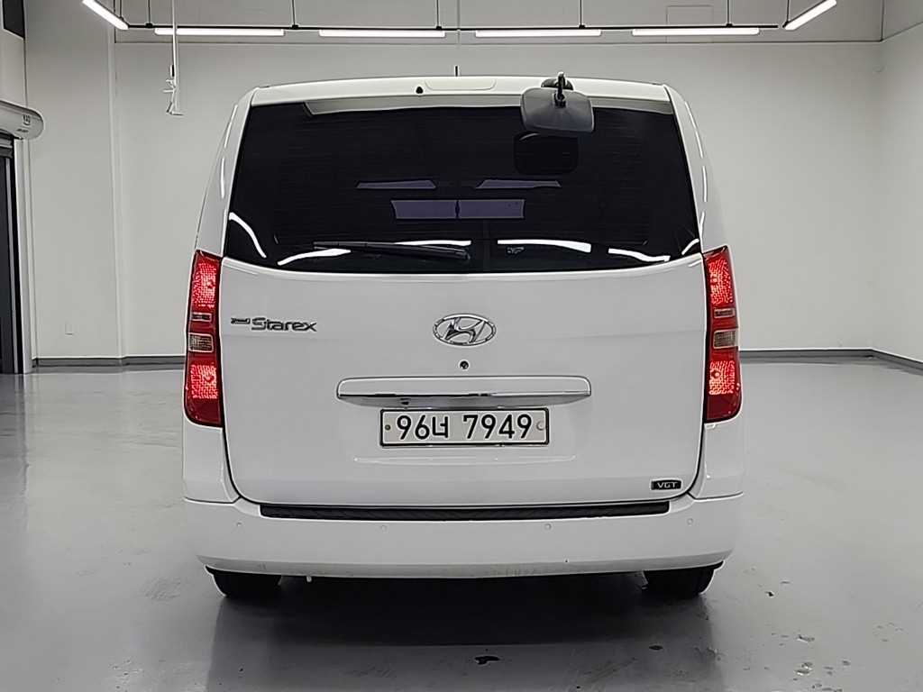 HYUNDAI Starex - Vista 3