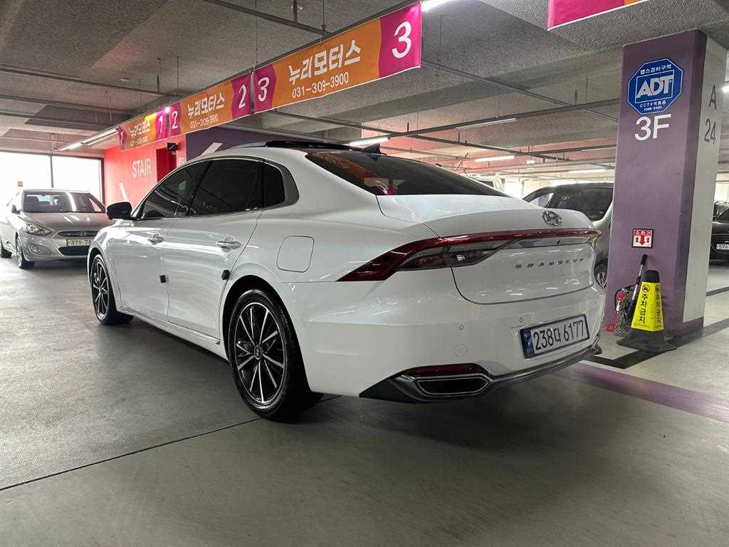 HYUNDAI Grandeur - Vista 6
