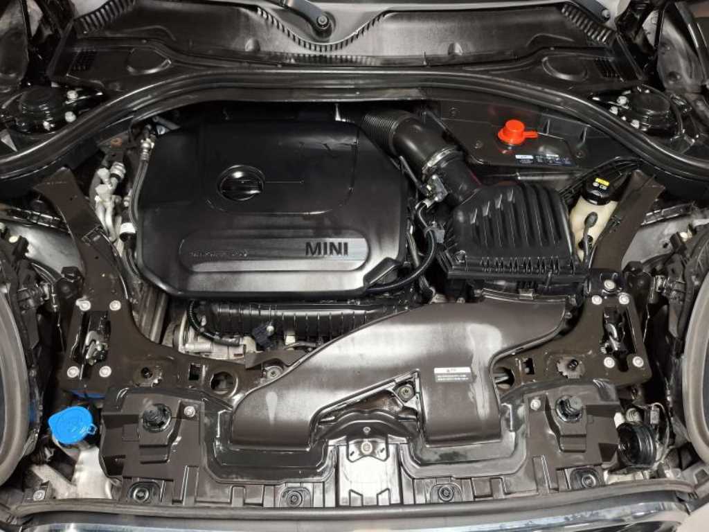 Mini Clubman - Vista 5