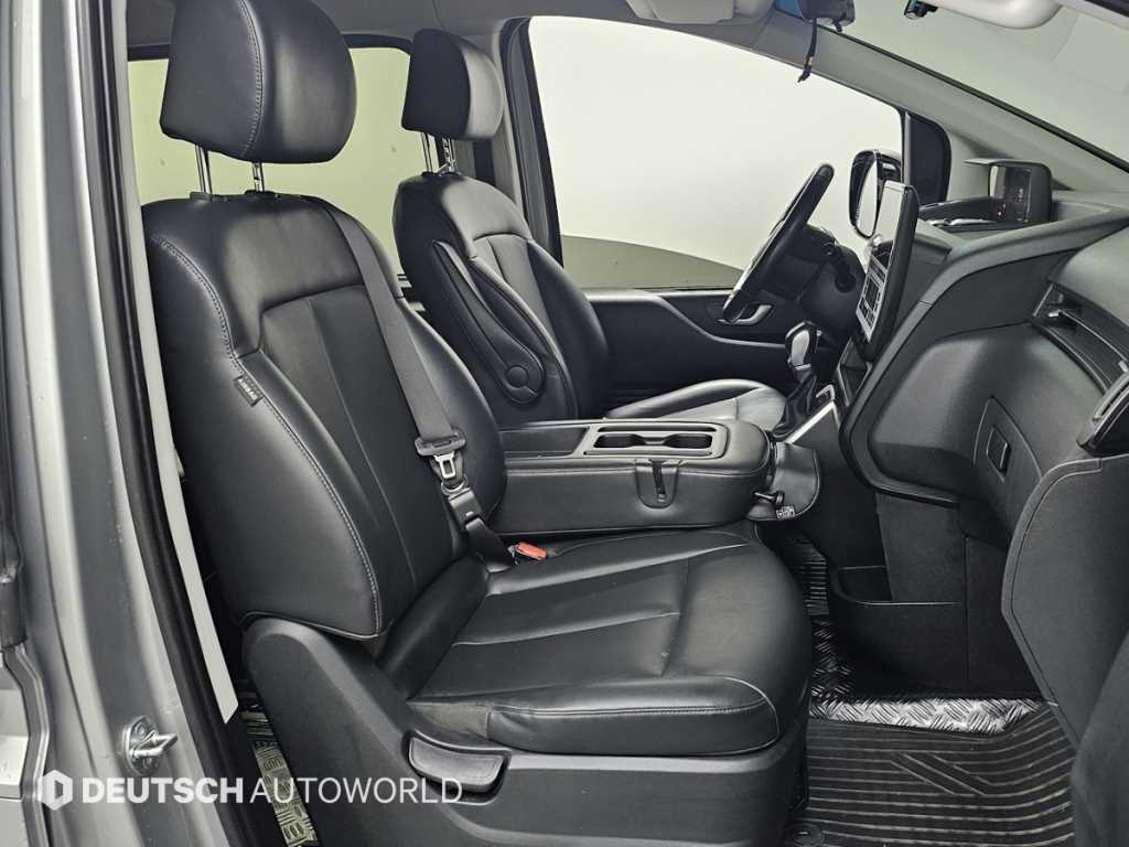 HYUNDAI Staria - Vista 10