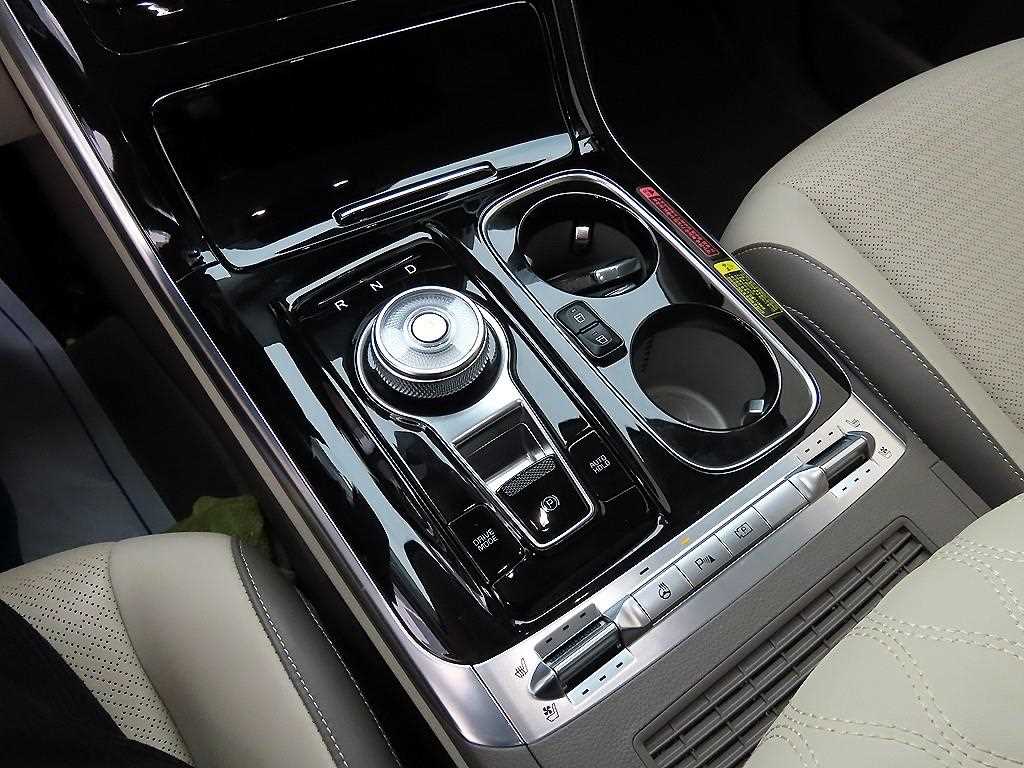 KIA Carnival - Vista 12