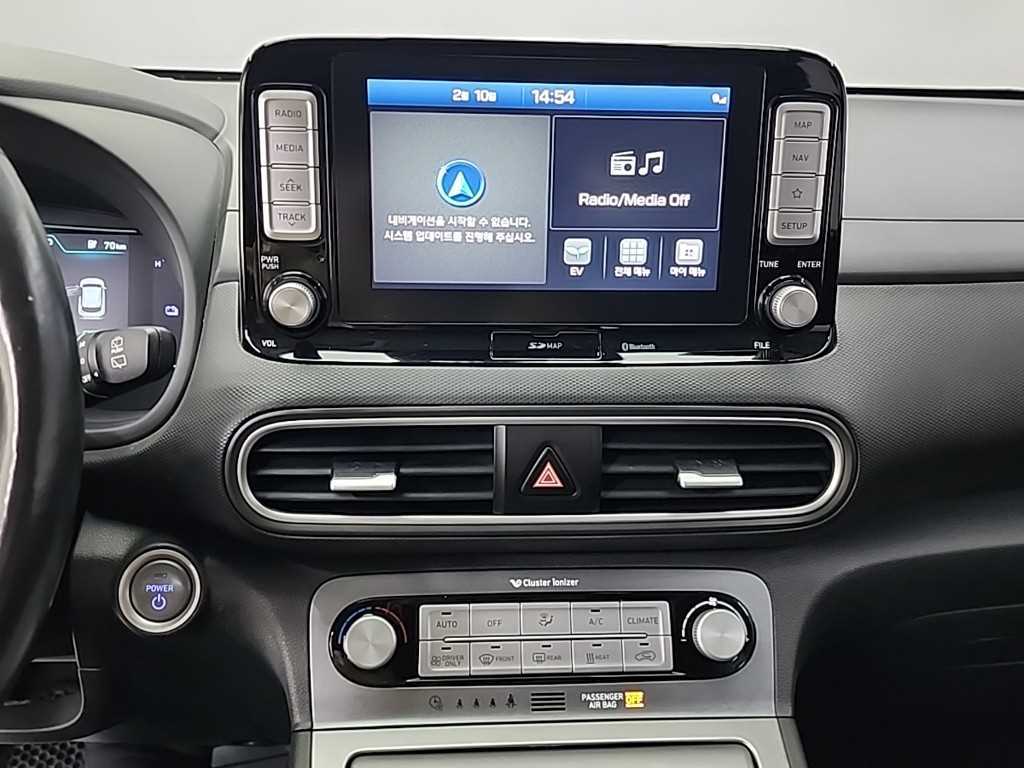 HYUNDAI Kona - Vista 10