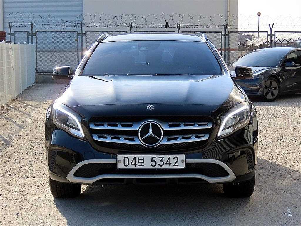Mercedes Benz GLA Class 2018 Negro - Importación desde Corea - HF Imports Iquique - Foto 1