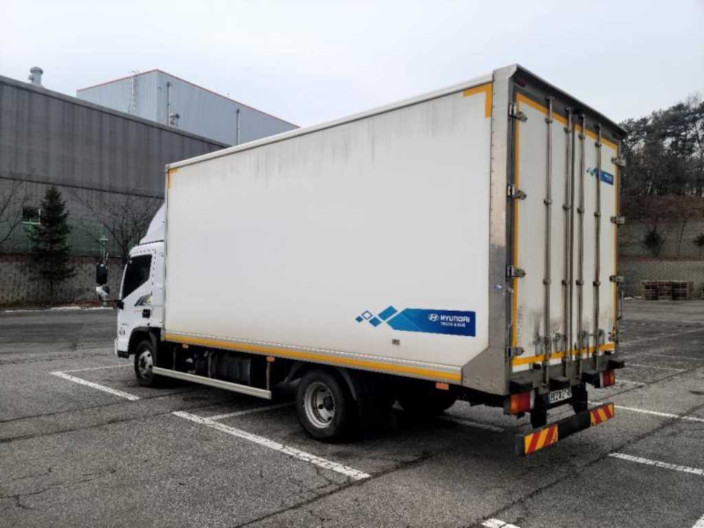 medium and large cargo truck - Vista 4