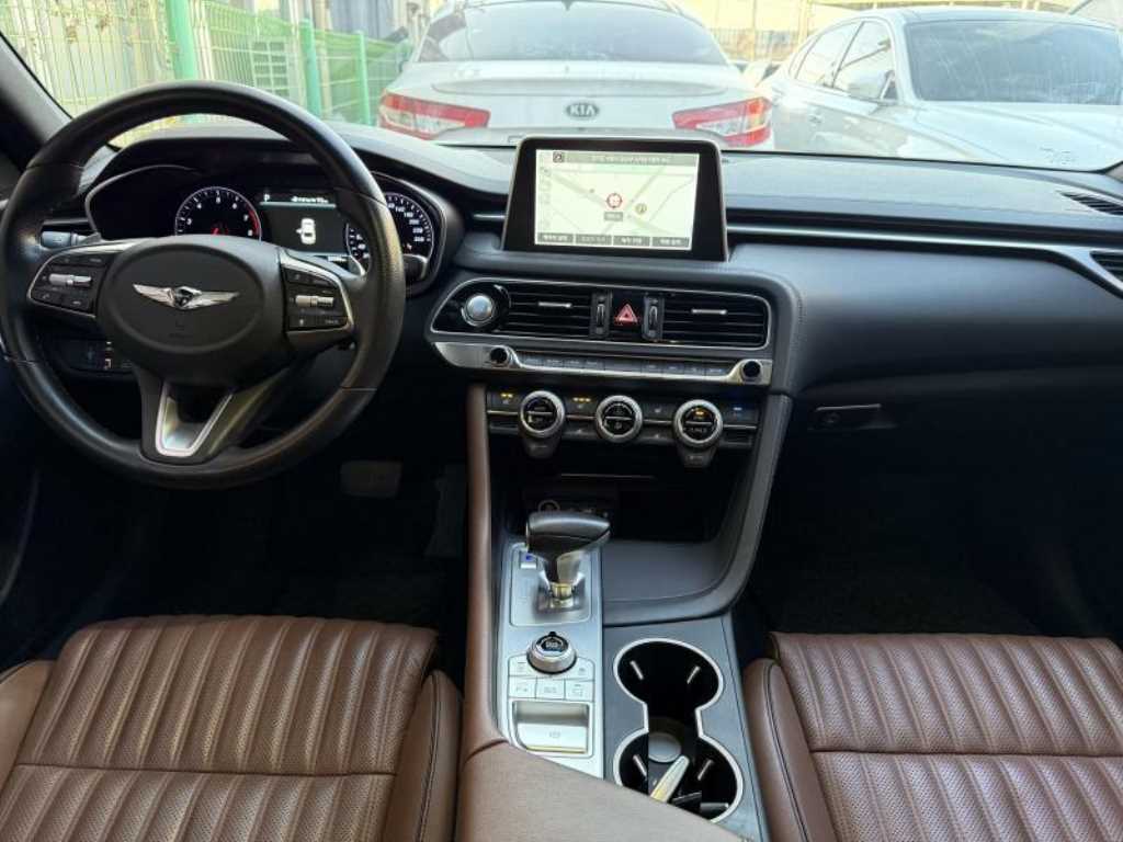 Genesis G70 - Vista 4