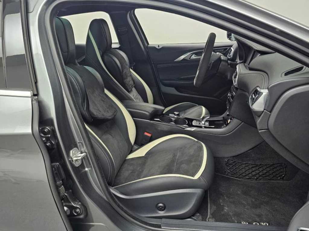 Infiniti Q - Vista 10