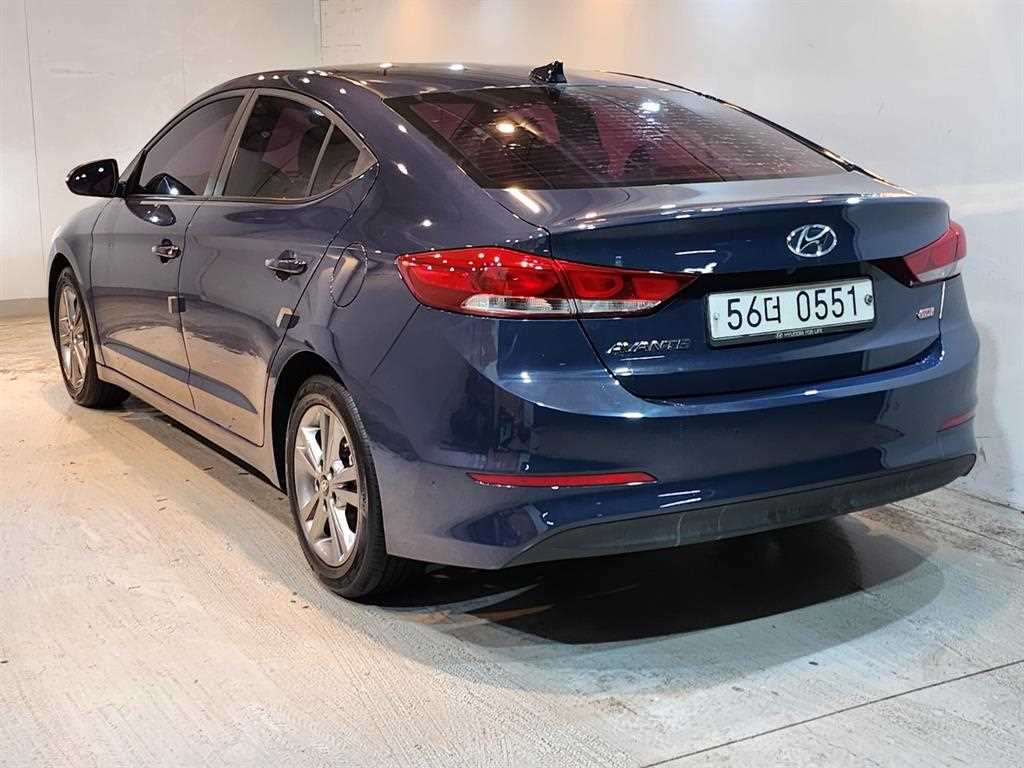 HYUNDAI Avante - Vista 4