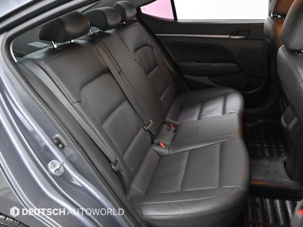 HYUNDAI Avante - Vista 12