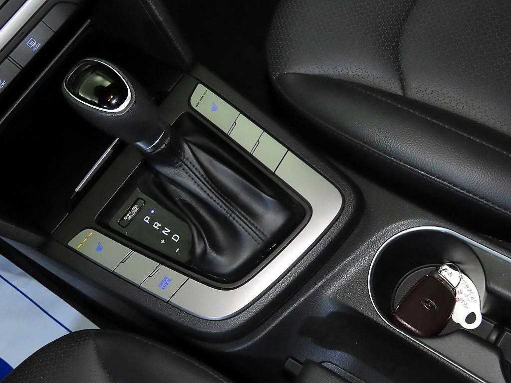 HYUNDAI Avante - Vista 12