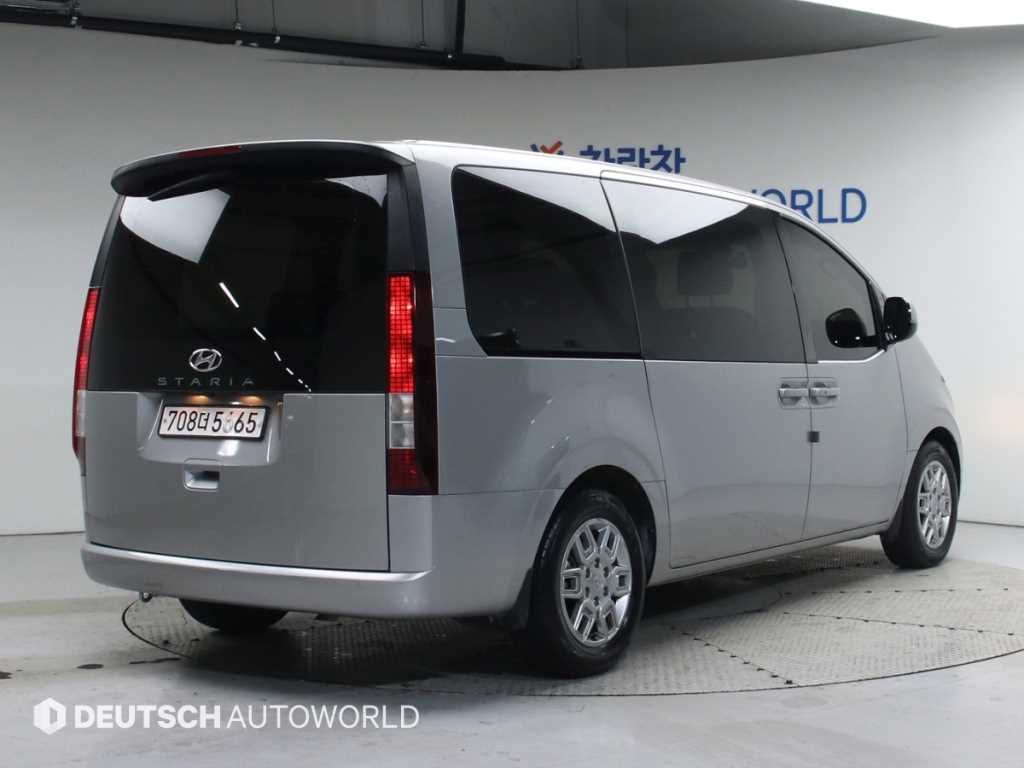 HYUNDAI Staria - Vista 2