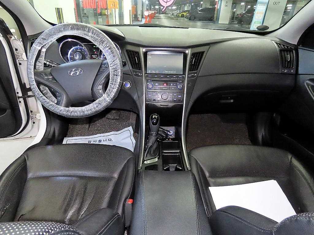 HYUNDAI Sonata - Vista 10