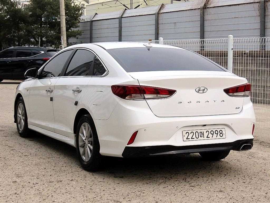 HYUNDAI Sonata - Vista 3