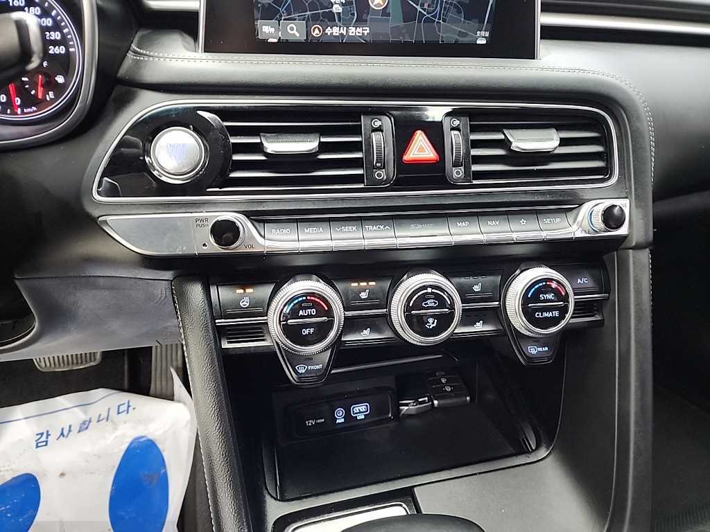 Genesis G70 - Vista 10