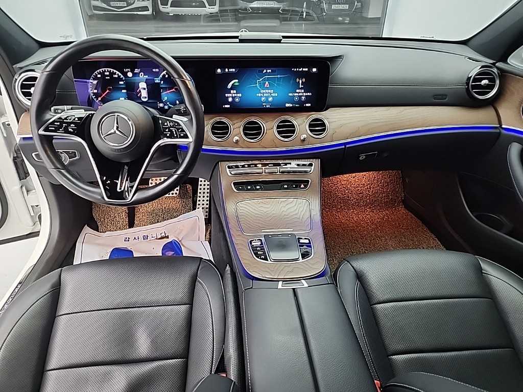 Mercedes Benz E class - Vista 8