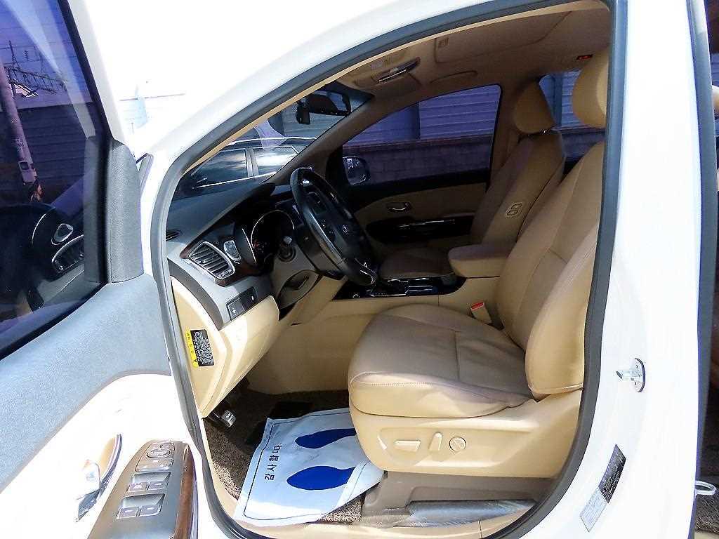 KIA Carnival - Vista 5