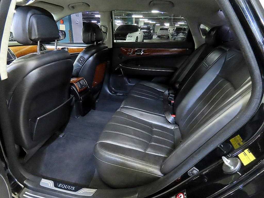 HYUNDAI Equus - Vista 7