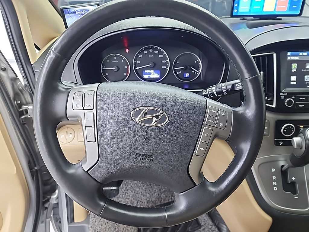 HYUNDAI Starex - Vista 9