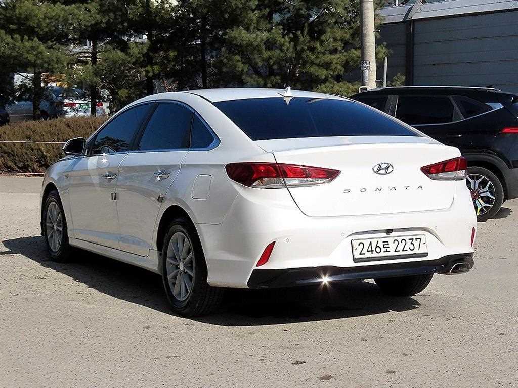 HYUNDAI Sonata - Vista 3
