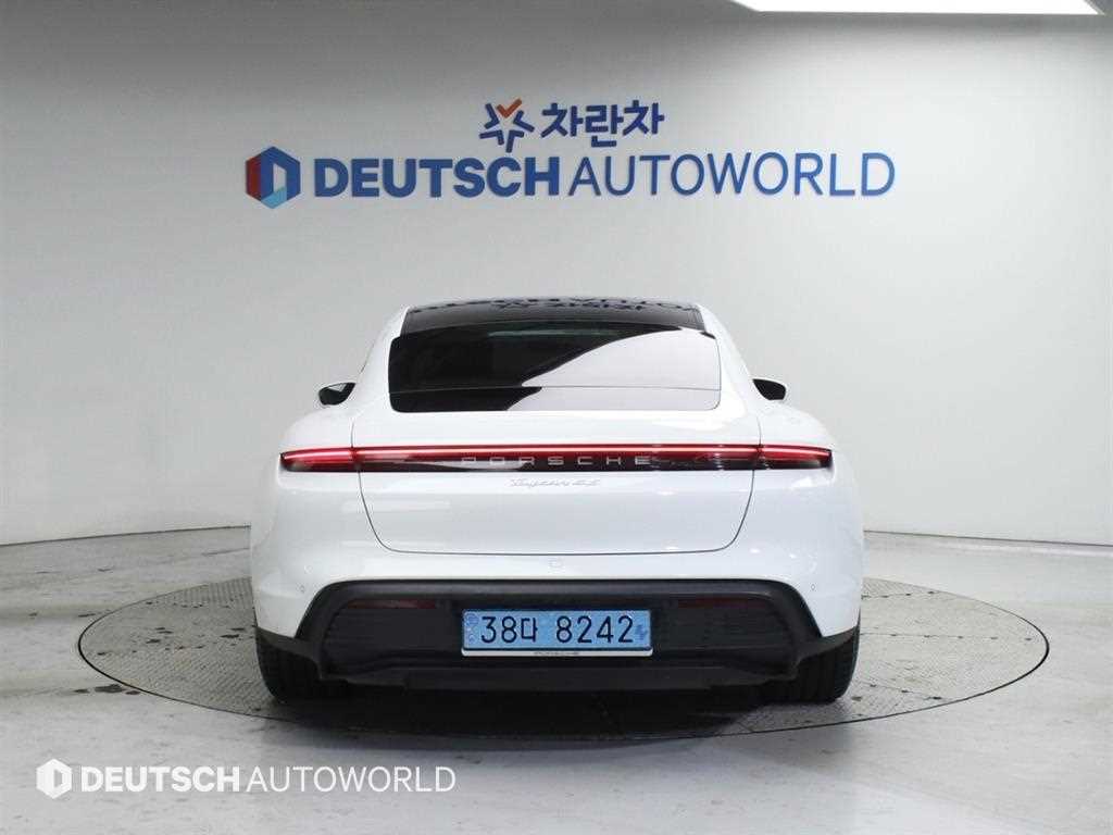 Porsche Taycan - Vista 4