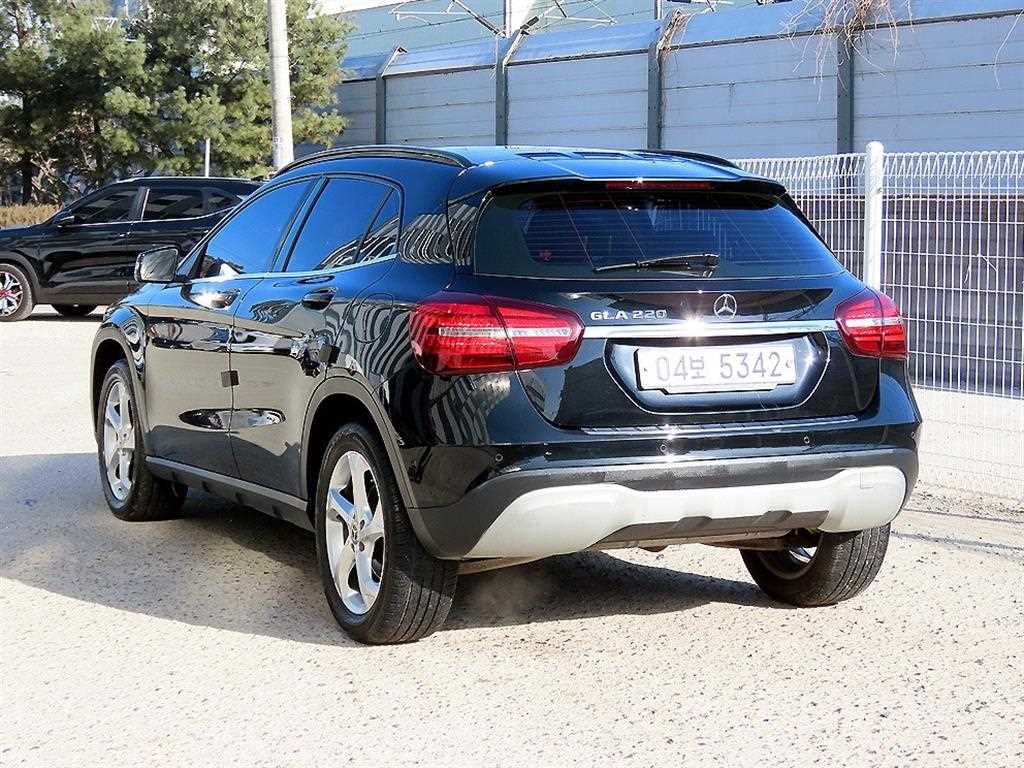 Mercedes Benz GLA Class - Vista 3