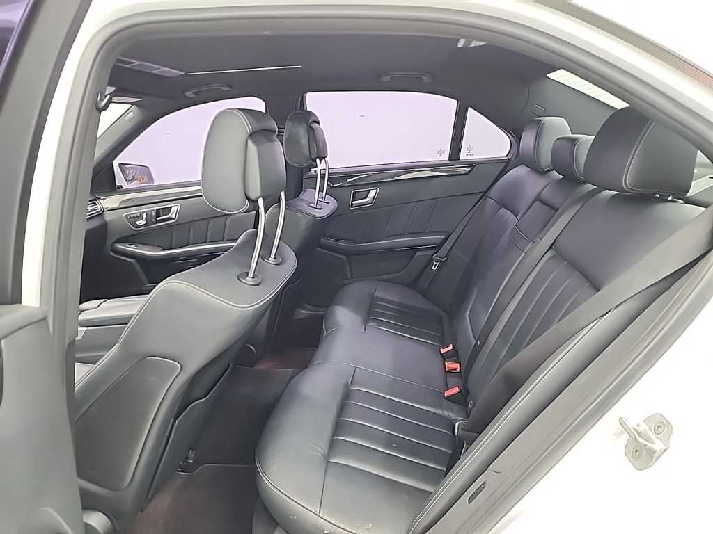 Mercedes Benz E class - Vista 12