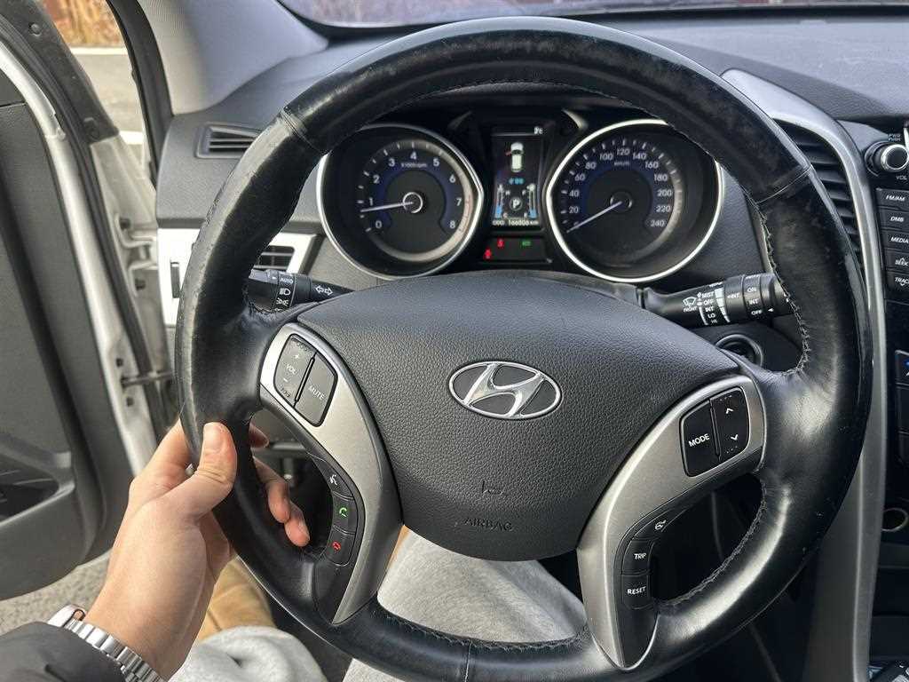 HYUNDAI i30 - Vista 8