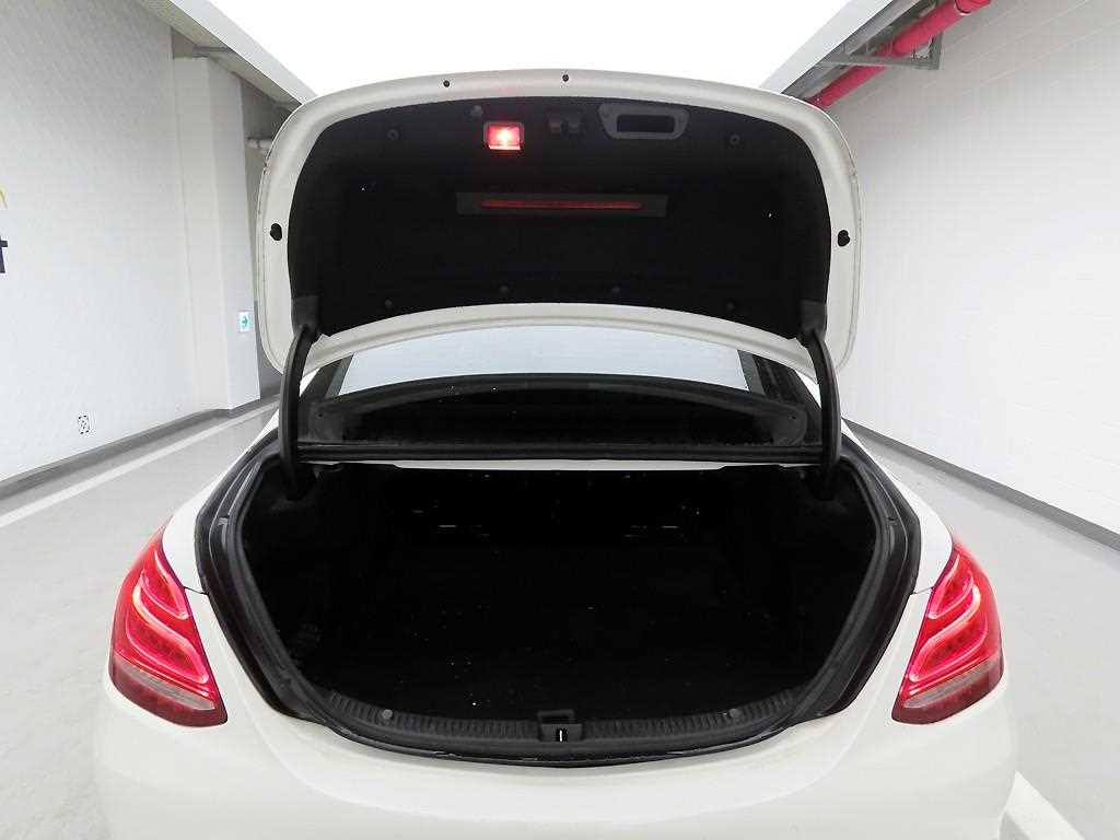 Mercedes Benz C Class - Vista 5