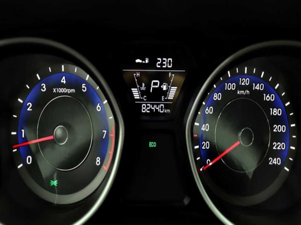 HYUNDAI Avante - Vista 9