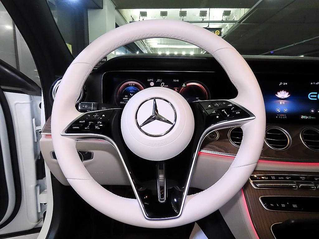 Mercedes Benz E class - Vista 8