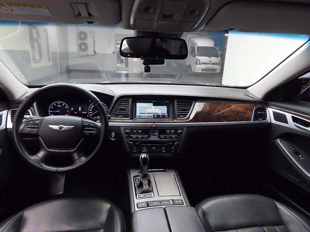 HYUNDAI Genesis - Vista 7