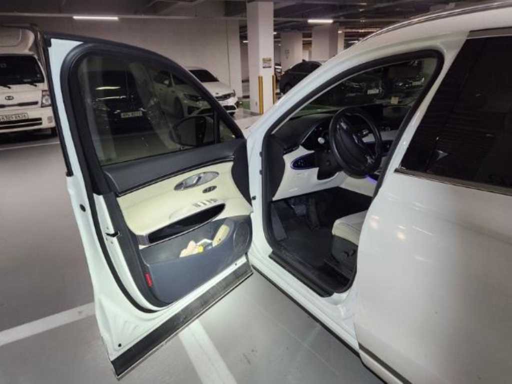 Genesis GV70 - Vista 5